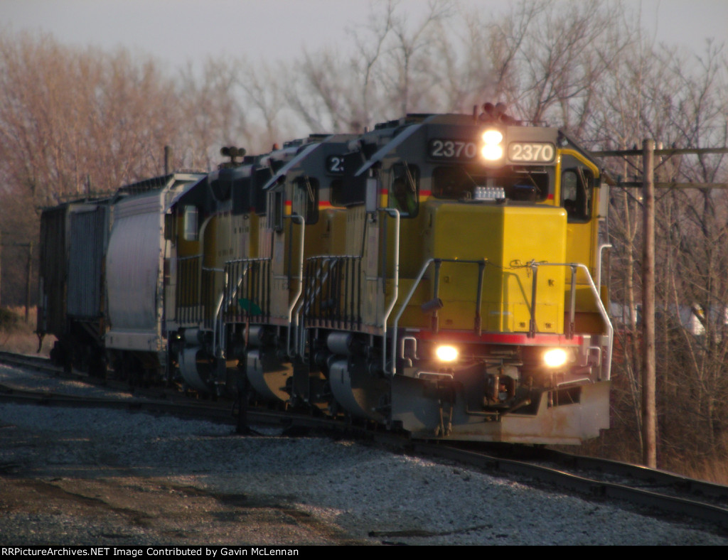 Heading out, 3 engines, 3 cars